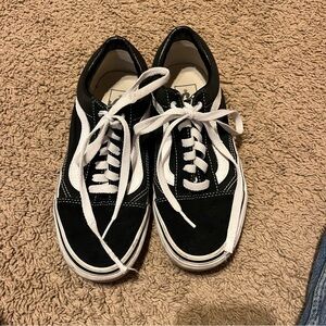 SOLD Women’s black old Skool lace up vans
